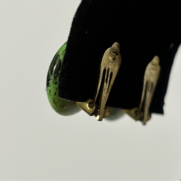 Vintage glass green and black marble clip on earrings - Picture 6 of 7